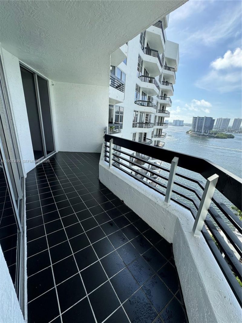 3600 Mystic Pointe Dr, Unit 1504, Aventura, FL 33180 Photo