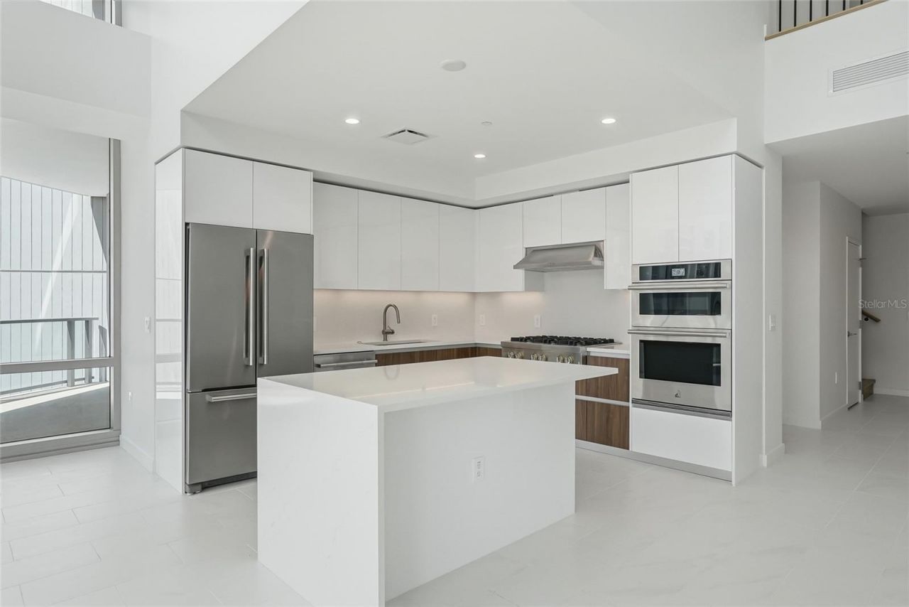 400 Central Avenue, Unit 301, Saint Petersburg, FL 33701 Photo