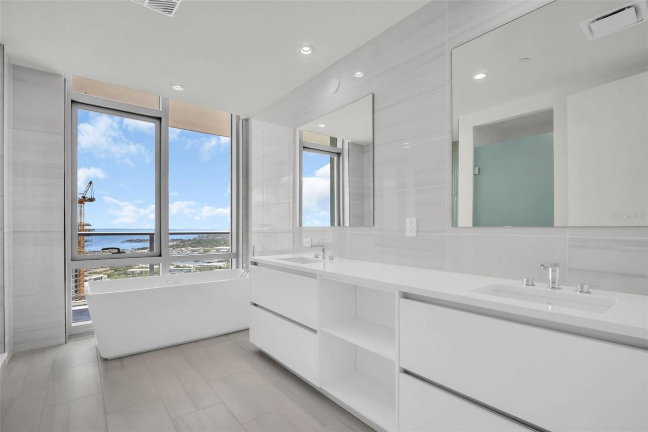 400 Central Avenue, Unit 3401, Saint Petersburg, FL 33701 Photo