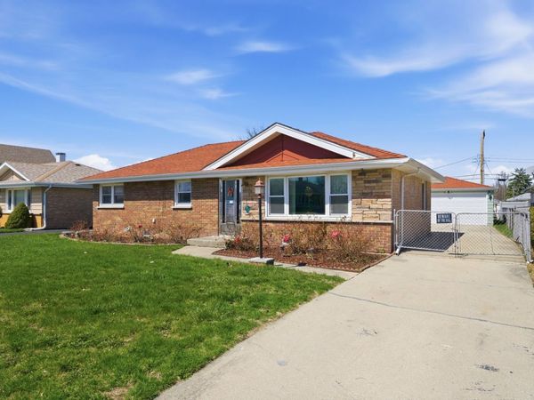 7824 W 74th Street , Bridgeview, IL 60455