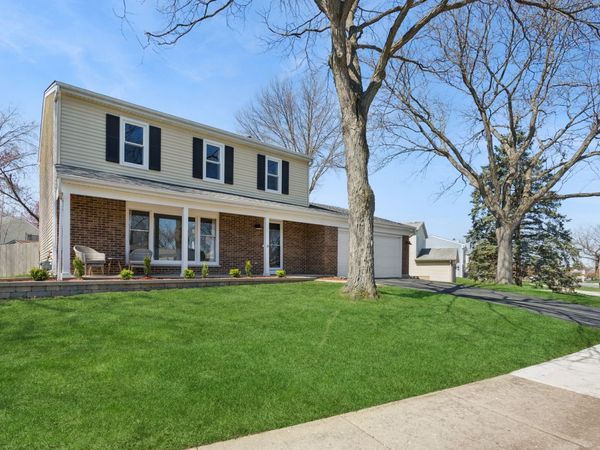 745 Buffalo Circle , Carol Stream, IL 60188