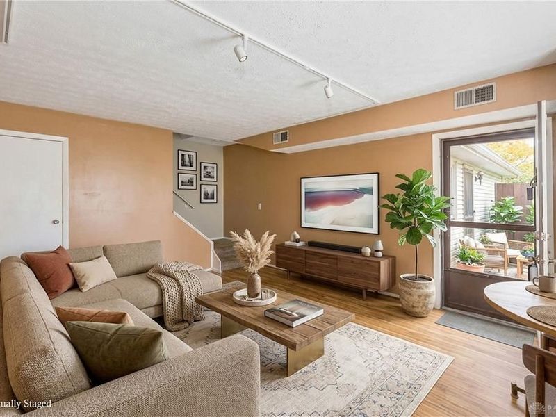 1010 E Crescentville Road, West Chester, OH 45246 Photo 3