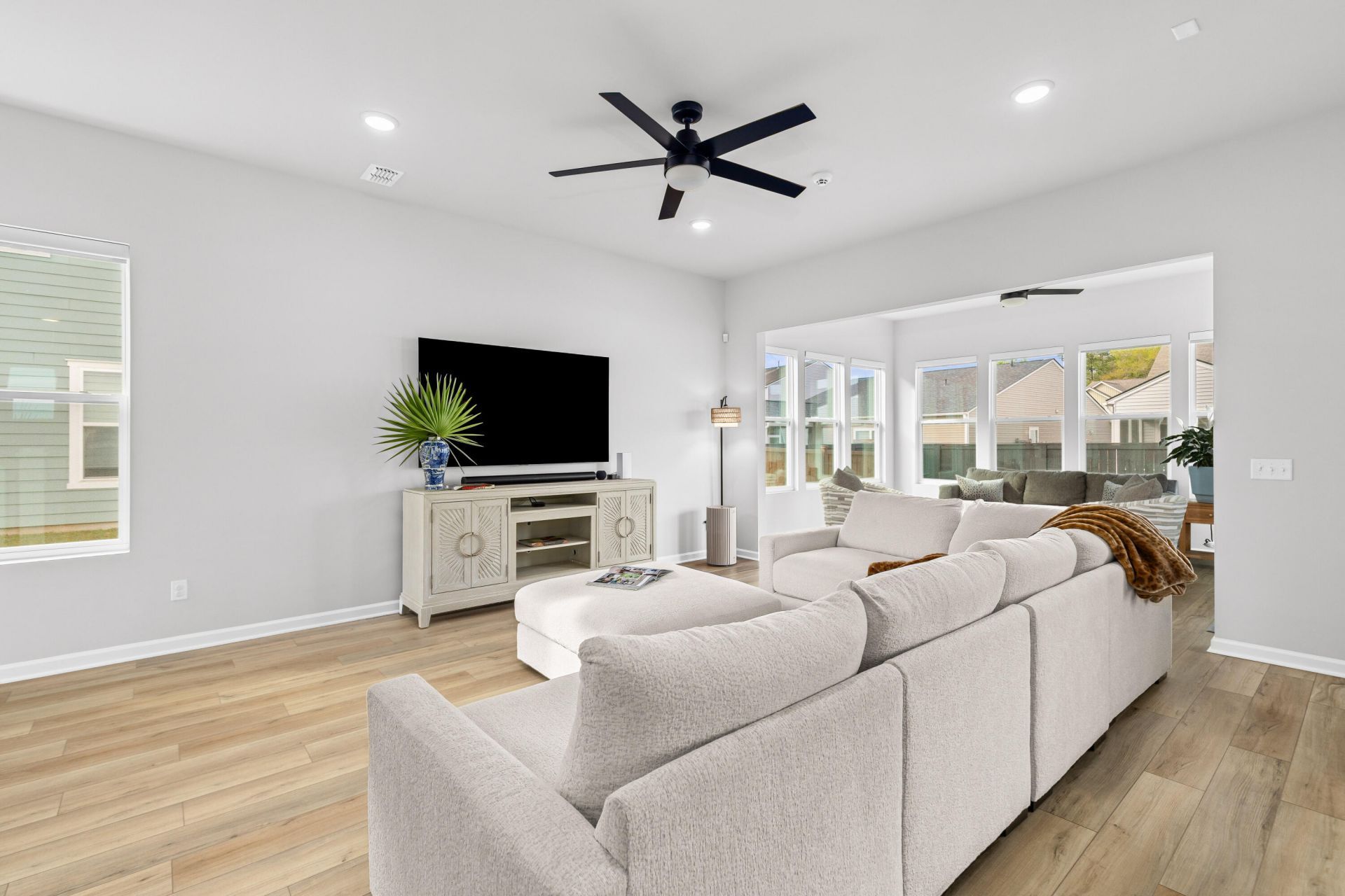 4127 Collins Drive Photo 9