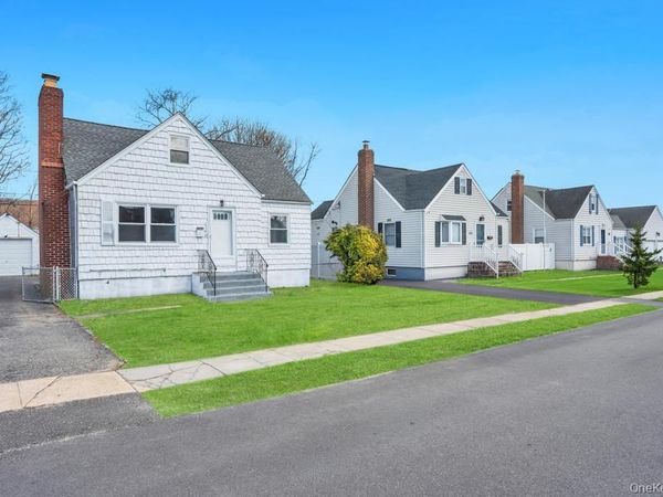 108 Lido Parkway , Lindenhurst, NY 11757