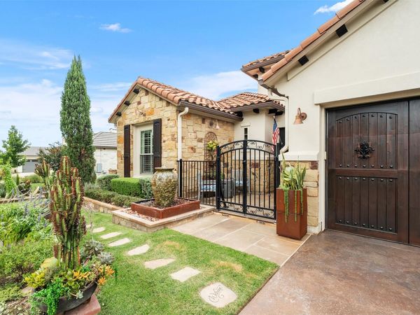 209 E Cimarron Hills TRL E, Georgetown, TX 78628