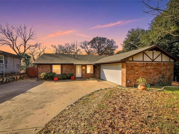 3920 Sanguinet Street, Fort Worth, TX 76107