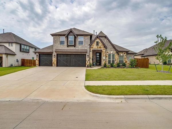 2005 Flora Lane, DeSoto, TX 75115