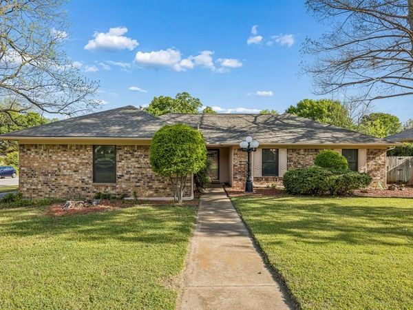 806 Glenn Drive, Euless, TX 76039