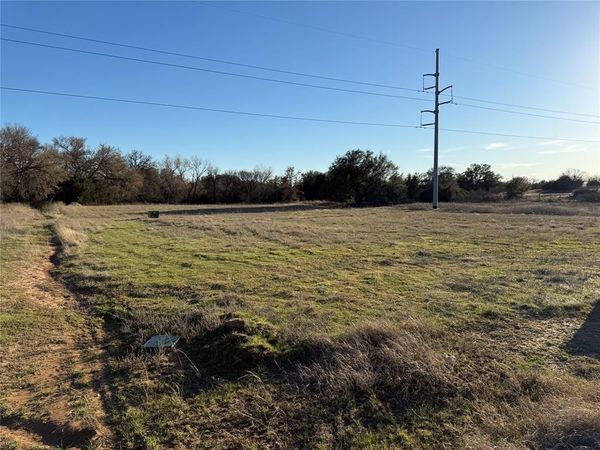 136 Aslan Road , Poolville, TX 76487