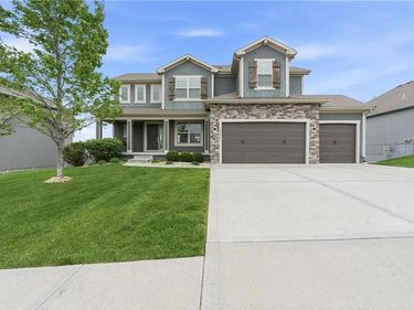 10015 N Richmond Avenue, Kansas City, MO 64157