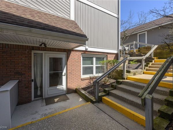 243 Portage Lakes Drive, Unit E, Akron, OH 44319