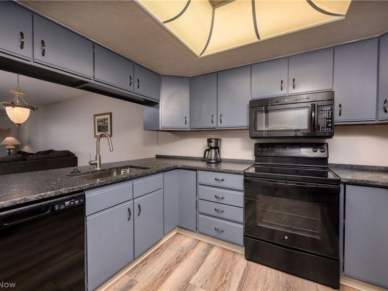 243 Portage Lakes Drive, Unit E, Akron, OH 44319 Photo 14