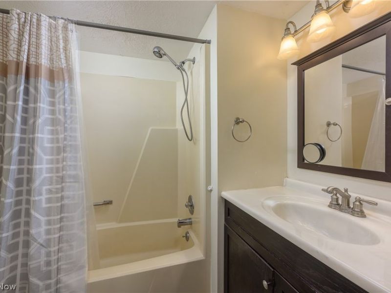 243 Portage Lakes Drive, Unit E, Akron, OH 44319 Photo 20