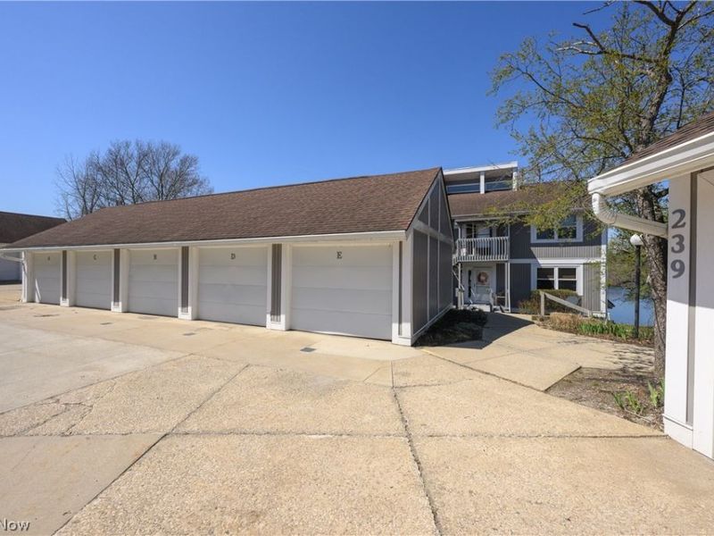 243 Portage Lakes Drive, Unit E, Akron, OH 44319 Photo 4