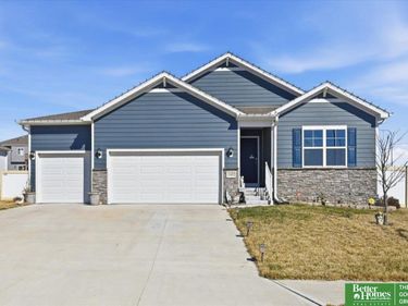 11452 Sunburst Drive, Papillion, NE 68046