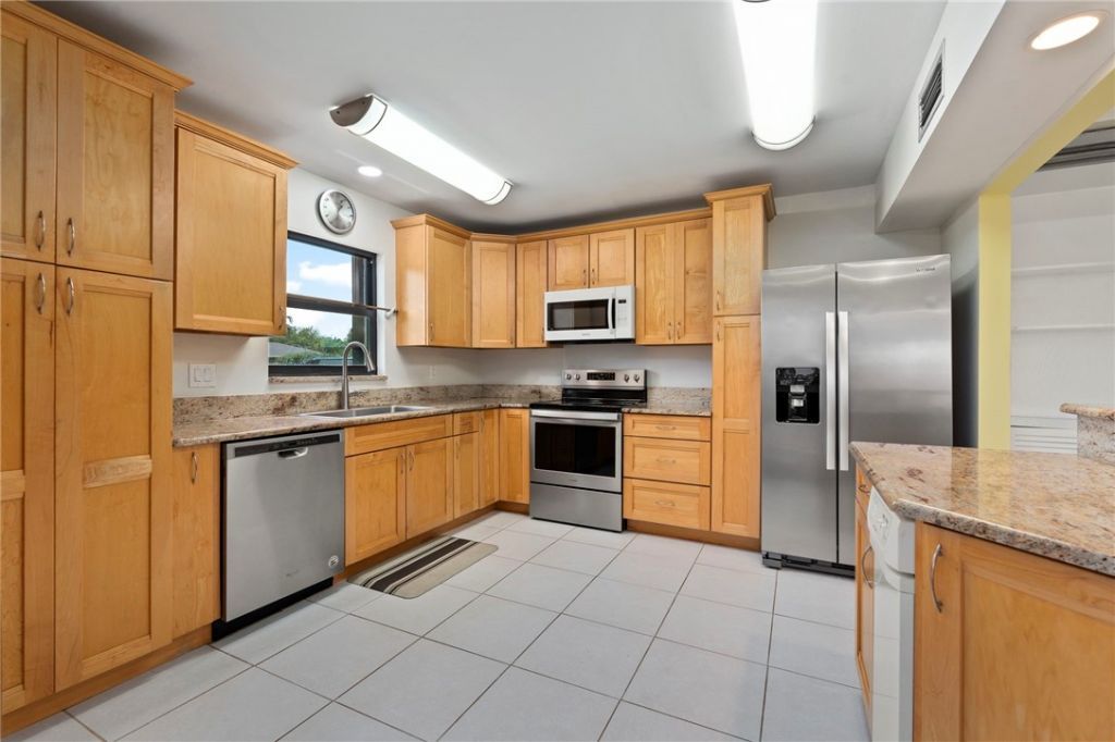 3209 S Lakeview Circle, Unit 8101, Fort Pierce, FL 34949 Photo