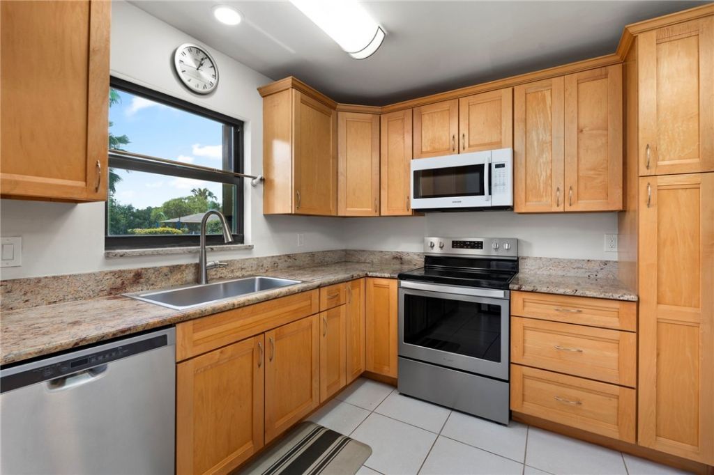 3209 S Lakeview Circle, Unit 8101, Fort Pierce, FL 34949 Photo