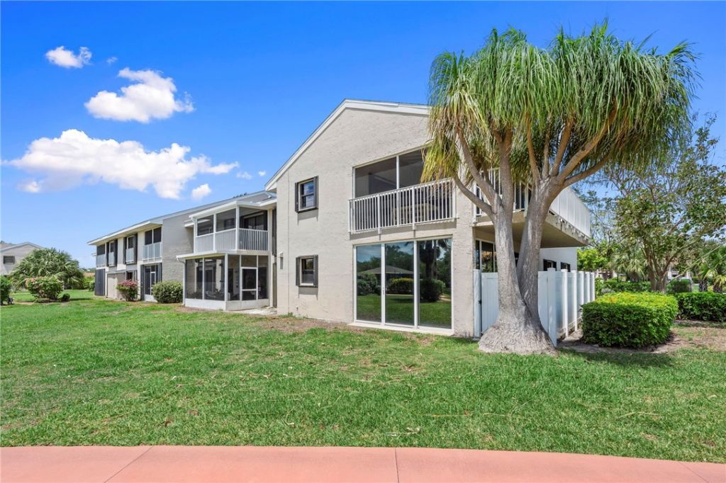 3209 S Lakeview Circle, Unit 8101, Fort Pierce, FL 34949 Photo