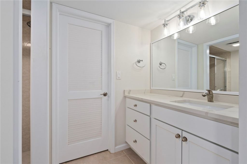 3209 S Lakeview Circle, Unit 8101, Fort Pierce, FL 34949 Photo