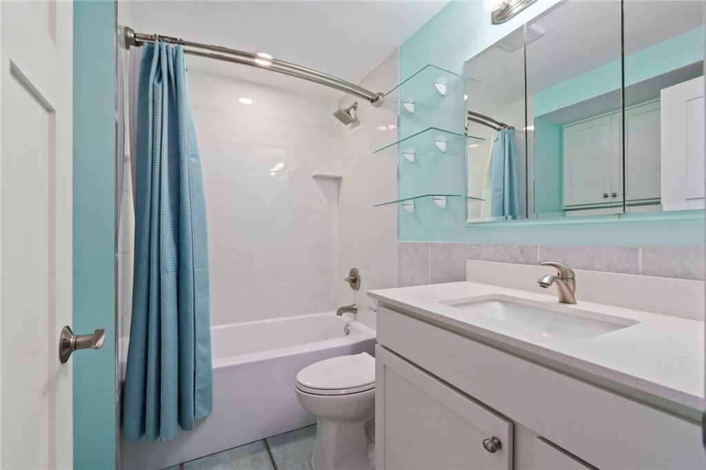 3209 S Lakeview Circle, Unit 8101, Fort Pierce, FL 34949 Photo
