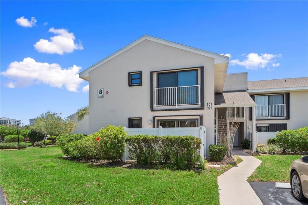 3209 S Lakeview Circle, Unit 8101, Fort Pierce, FL 34949 Photo
