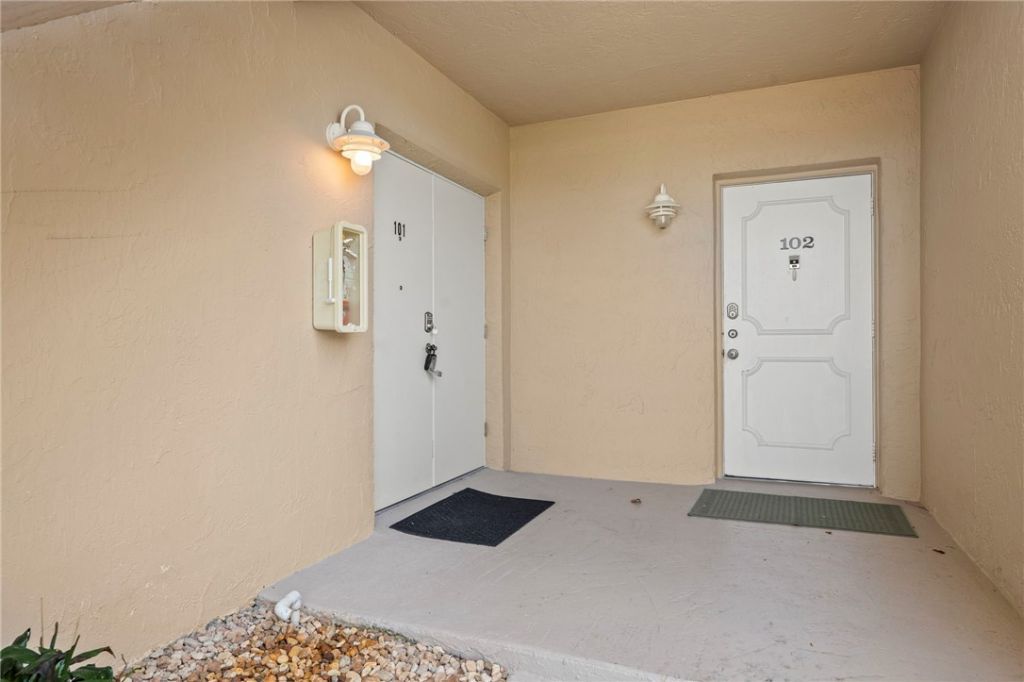 3209 S Lakeview Circle, Unit 8101, Fort Pierce, FL 34949 Photo