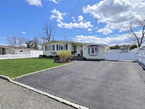 25 Peter Road , Ronkonkoma, NY 11779