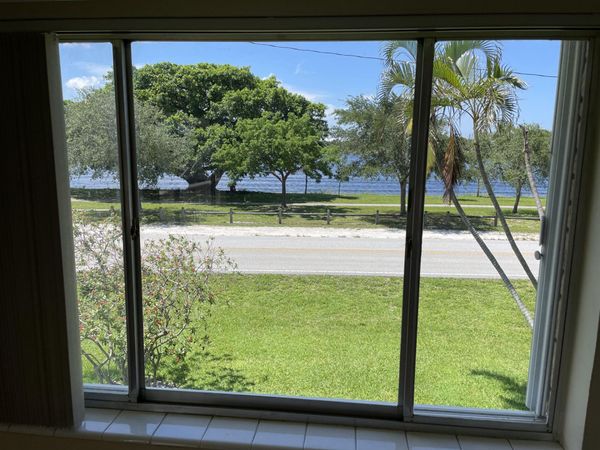 2020 Lake Osborne Drive, Unit 11, Lake Worth Beach, FL 33461