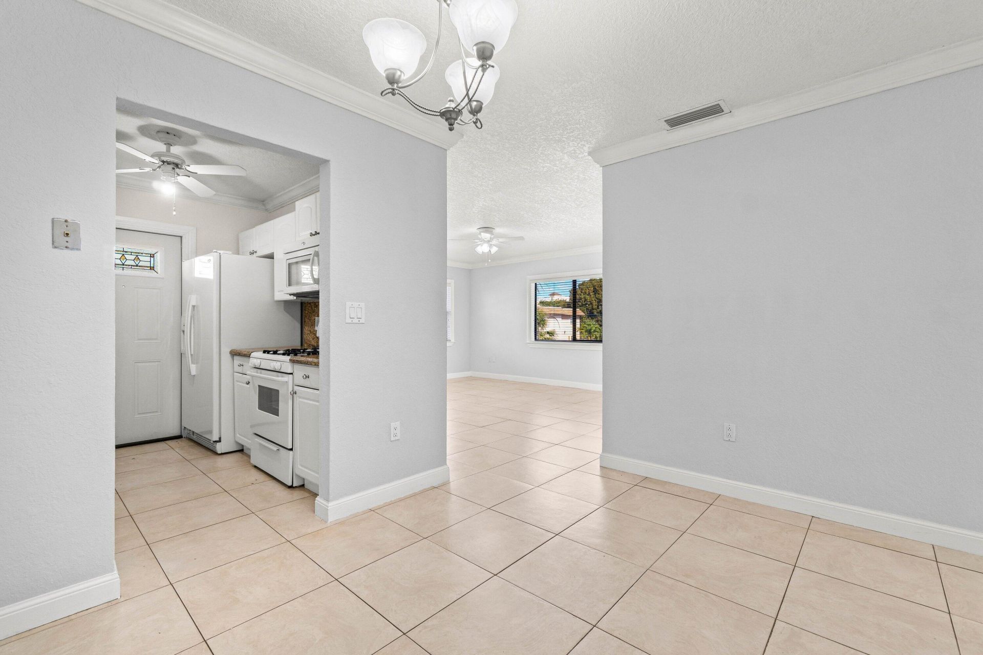200 SW 7th Street, Unit 3, Boca Raton, FL 33432 Photo