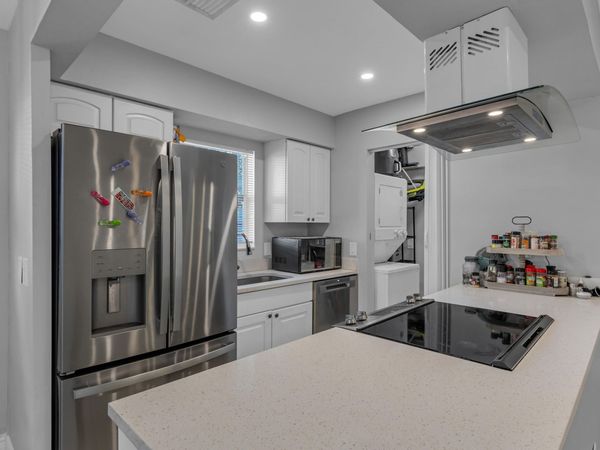 1006 NE 18th Street, Unit Rear, Fort Lauderdale, FL 33305