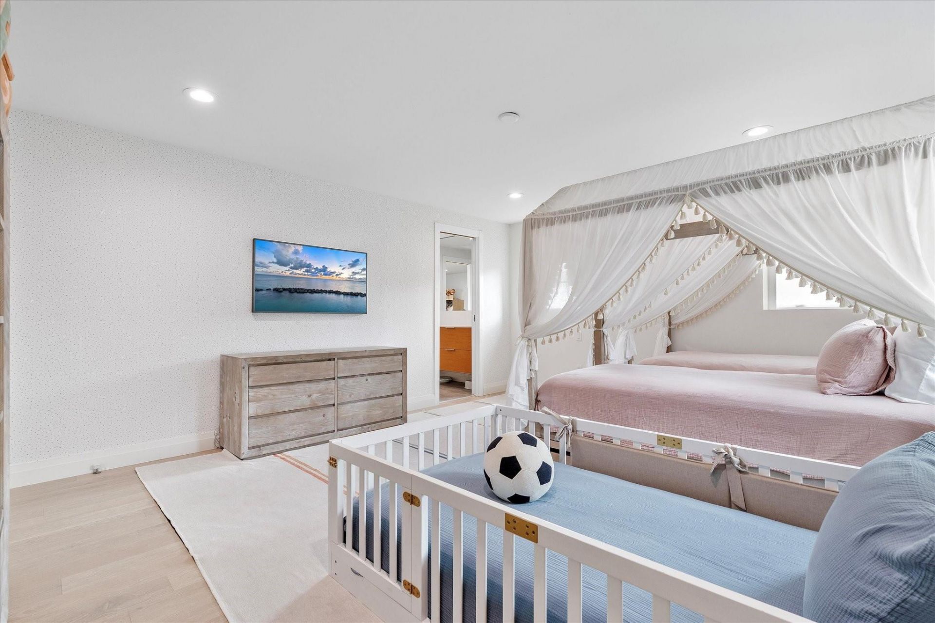 9 Tahoe Lane, Sea Ranch Lakes, FL 33308 Photo