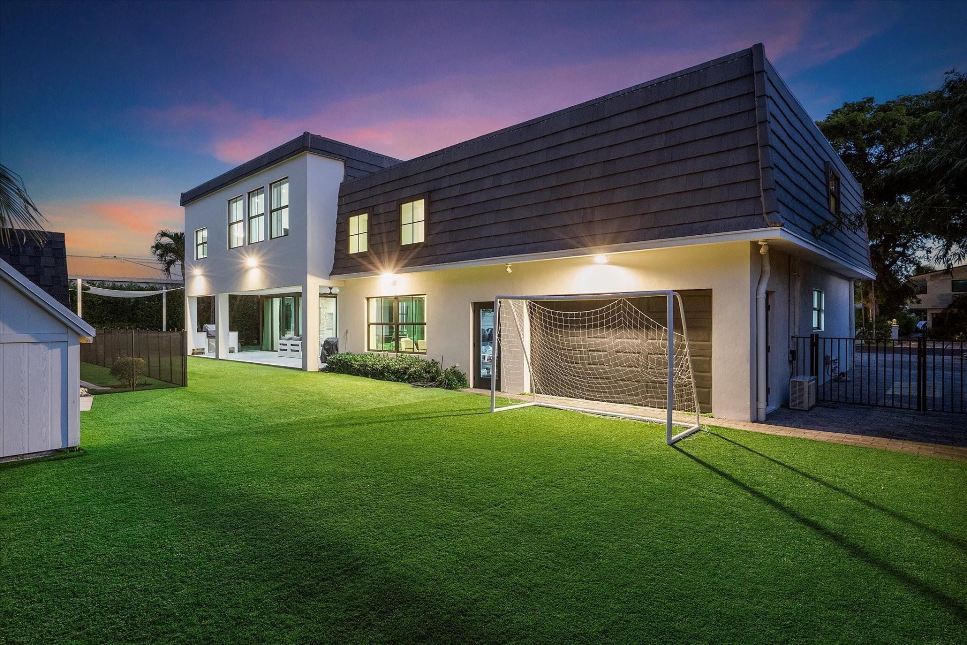 9 Tahoe Lane, Sea Ranch Lakes, FL 33308 Photo