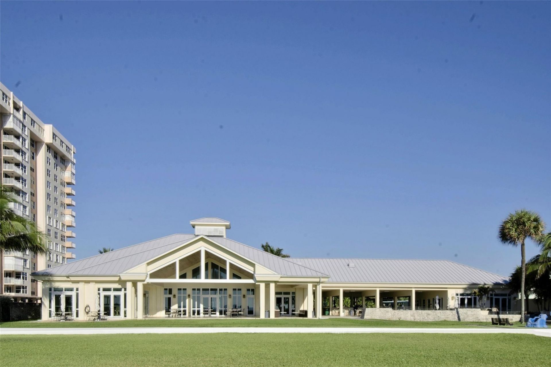 9 Tahoe Lane, Sea Ranch Lakes, FL 33308 Photo