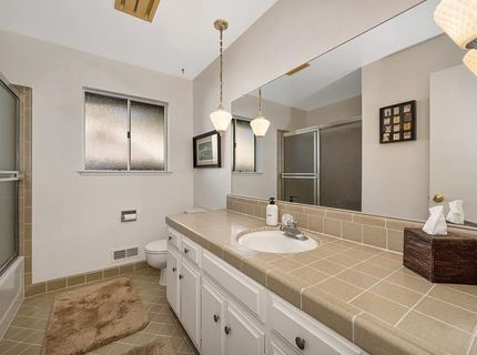 49 Saratoga Cir, Sacramento, CA 95864 Photo