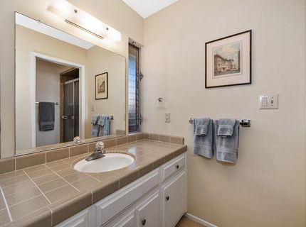 49 Saratoga Cir, Sacramento, CA 95864 Photo