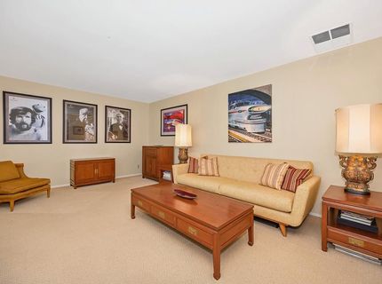 49 Saratoga Cir, Sacramento, CA 95864 Photo