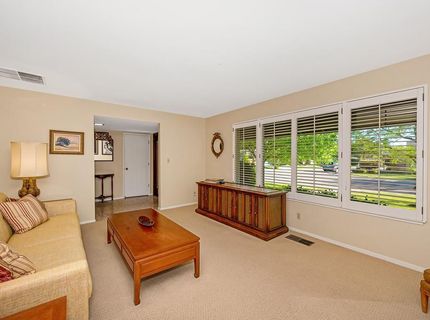 49 Saratoga Cir, Sacramento, CA 95864 Photo