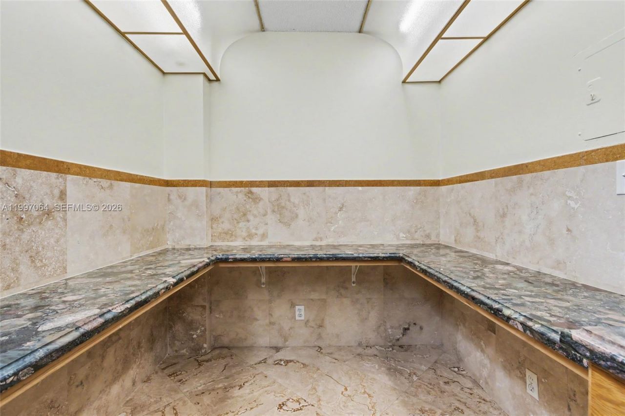 4200 Hillcrest Dr , Unit 408, Hollywood, FL 33021 Photo