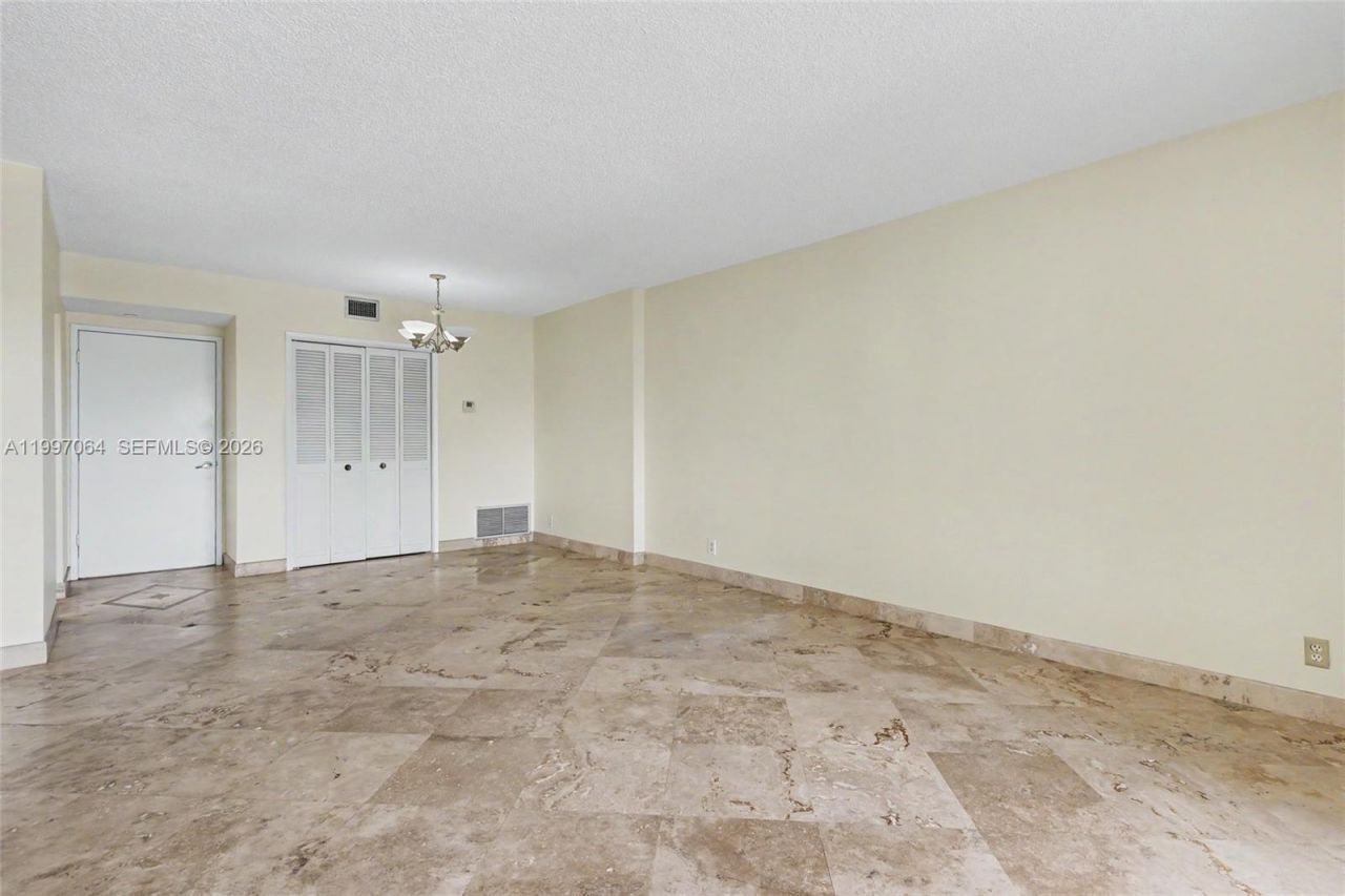 4200 Hillcrest Dr , Unit 408, Hollywood, FL 33021 Photo