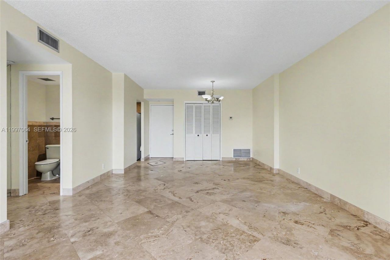 4200 Hillcrest Dr , Unit 408, Hollywood, FL 33021 Photo