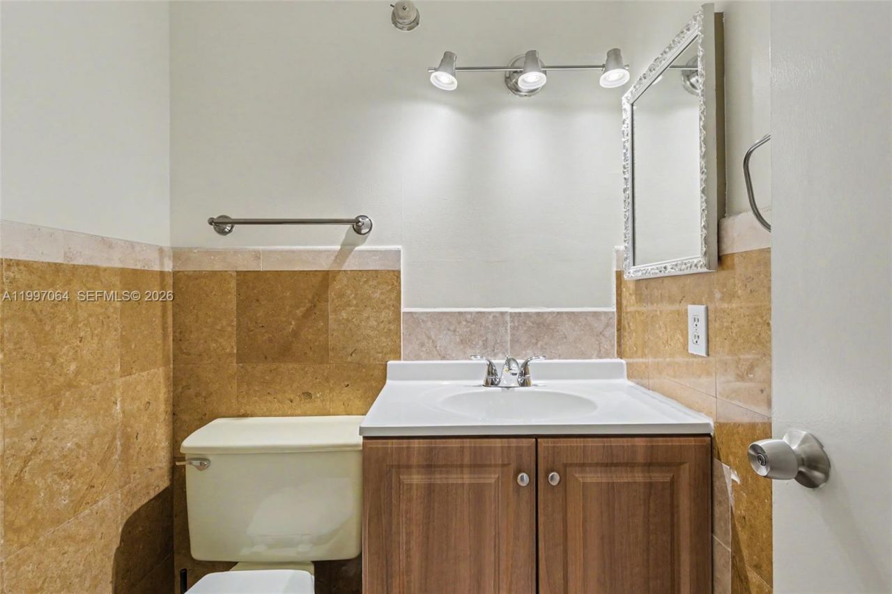 4200 Hillcrest Dr , Unit 408, Hollywood, FL 33021 Photo