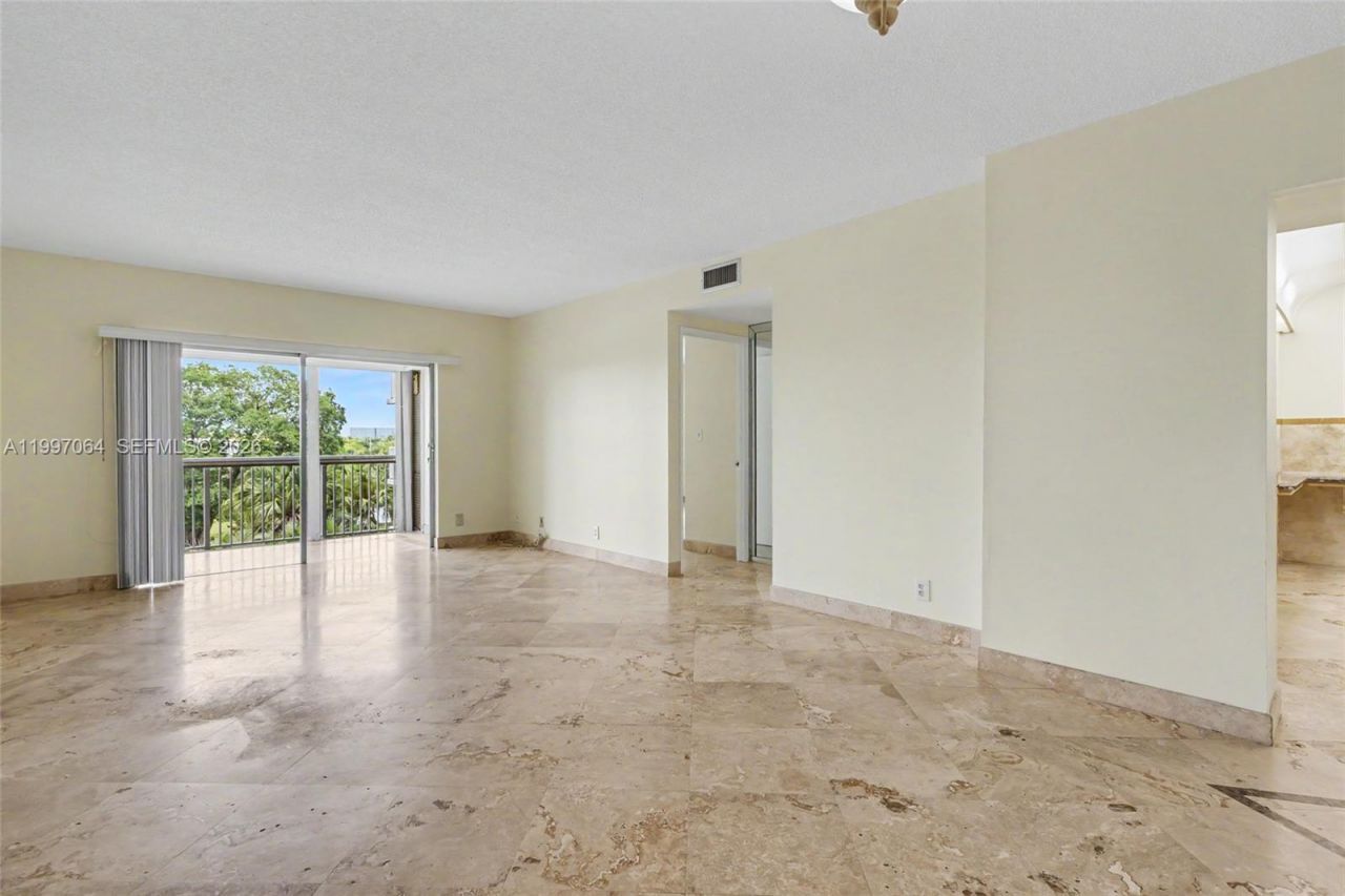 4200 Hillcrest Dr , Unit 408, Hollywood, FL 33021 Photo