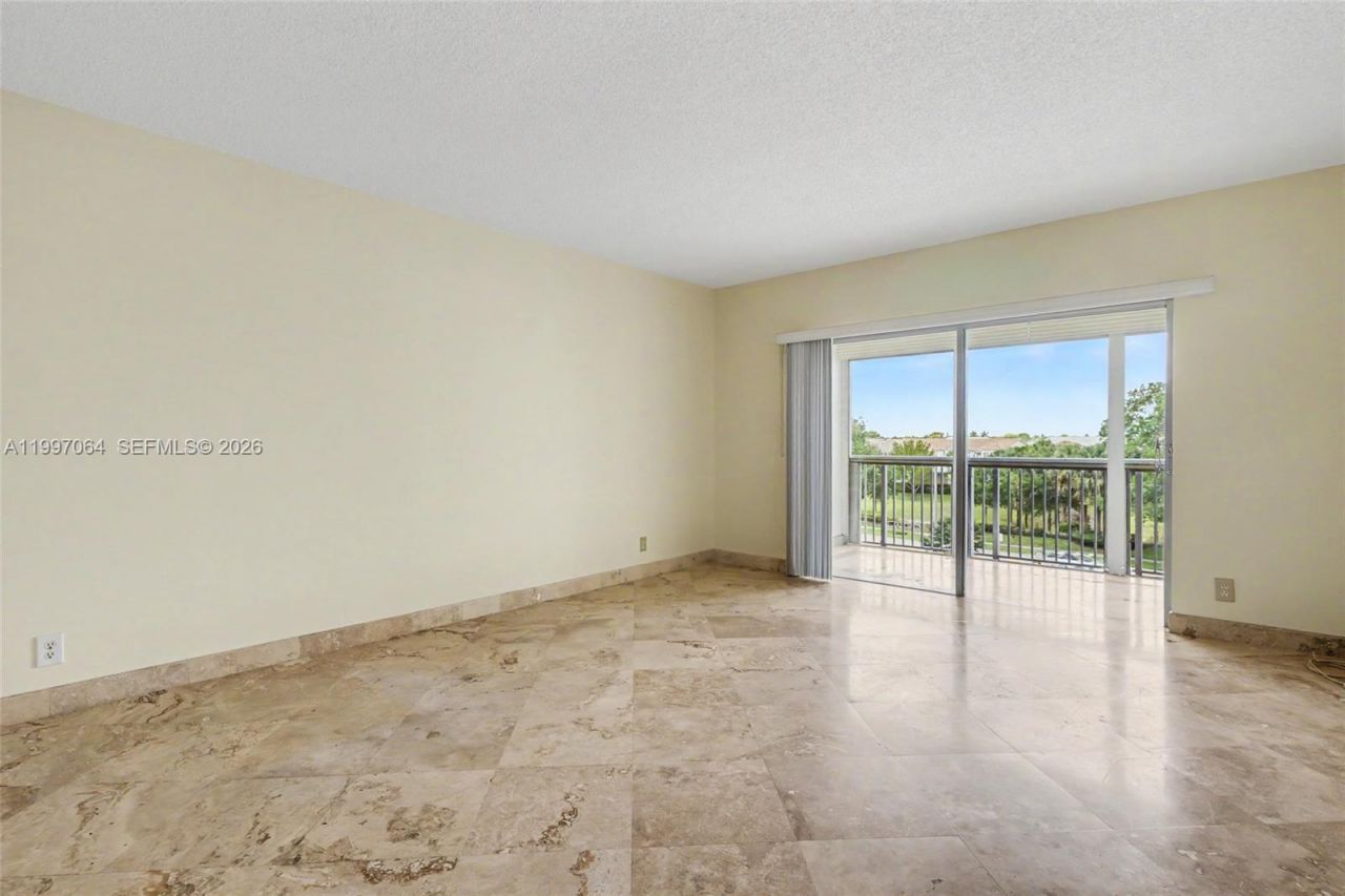 4200 Hillcrest Dr , Unit 408, Hollywood, FL 33021 Photo