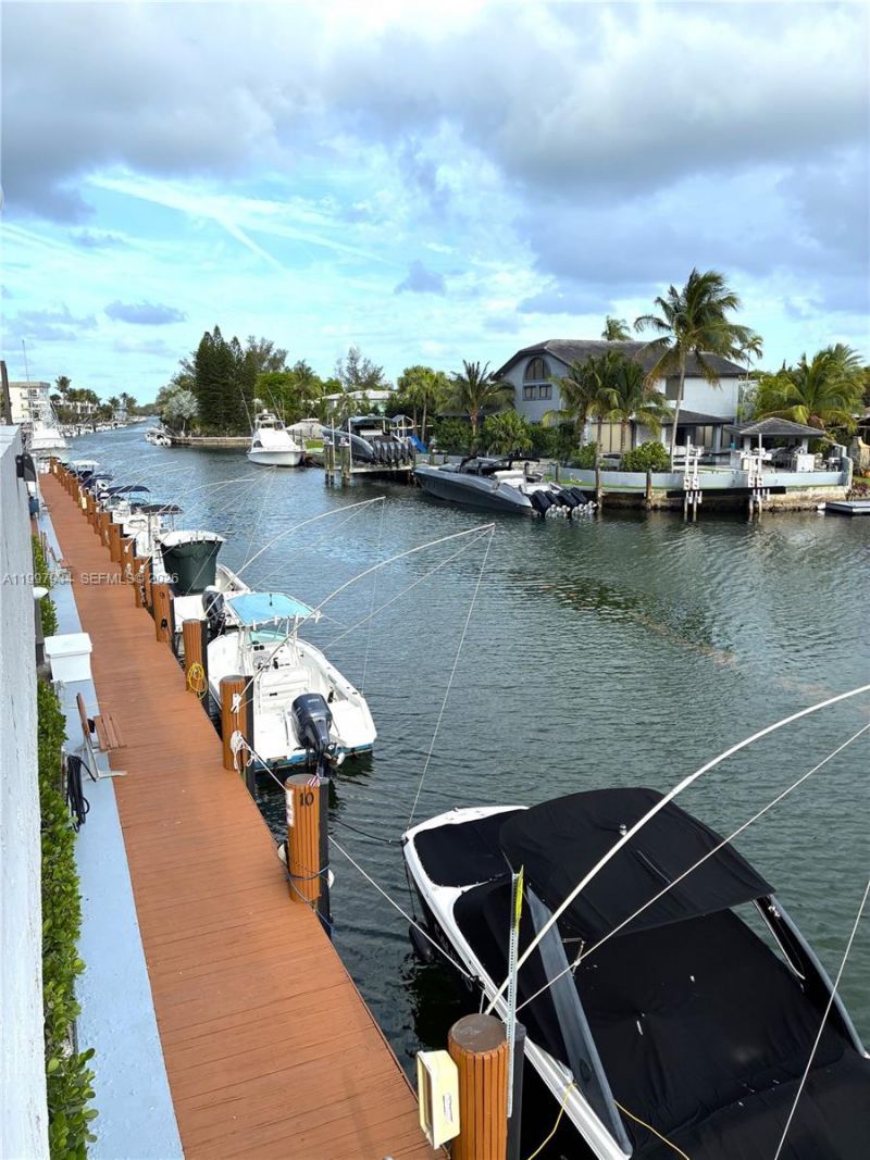 2500 NE 135th St, Unit B506, North Miami, FL 33181 Photo