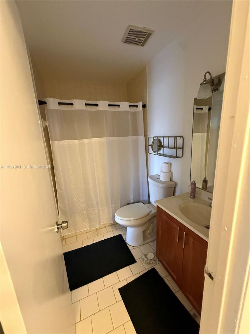 1298 W 51st Pl, Unit D-29, Hialeah, FL 33012 Photo