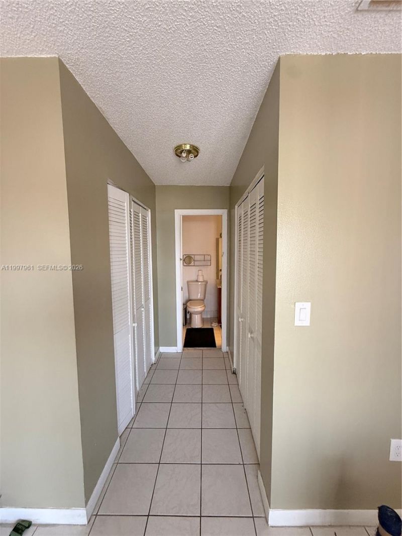 1298 W 51st Pl, Unit D-29, Hialeah, FL 33012 Photo