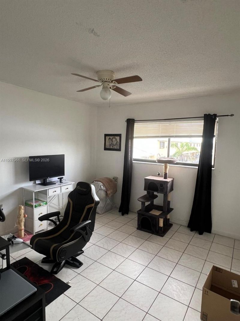 1298 W 51st Pl, Unit D-29, Hialeah, FL 33012 Photo