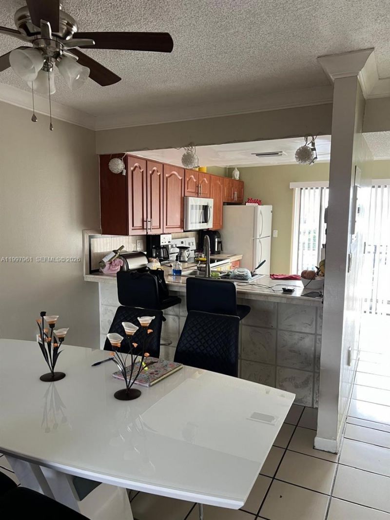 1298 W 51st Pl, Unit D-29, Hialeah, FL 33012 Photo
