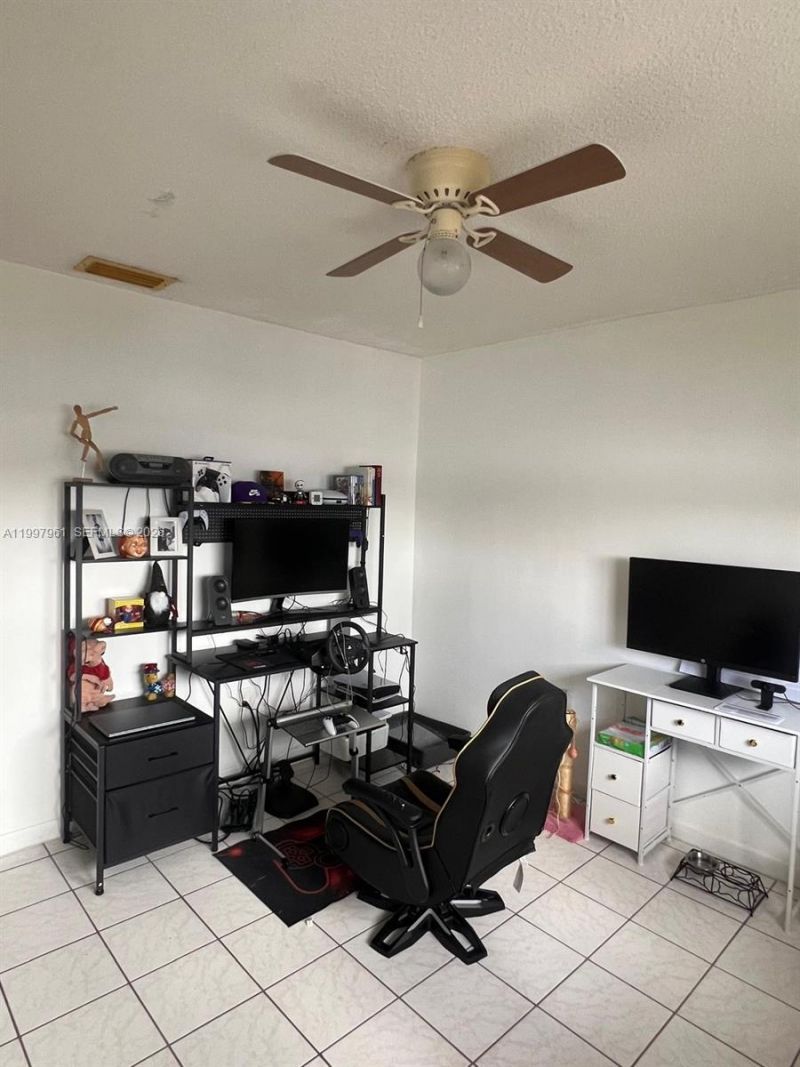 1298 W 51st Pl, Unit D-29, Hialeah, FL 33012 Photo