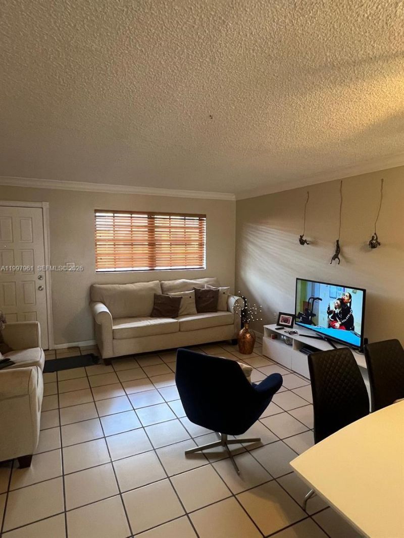 1298 W 51st Pl, Unit D-29, Hialeah, FL 33012 Photo